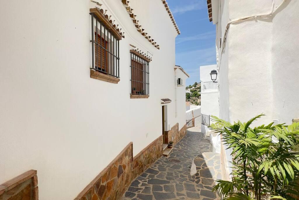 Casa Canillas - For Solo Travelers Or Small Groups Of 4 To 6 People Canillas de Aceituno Exterior foto